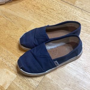 Toms youth size 12